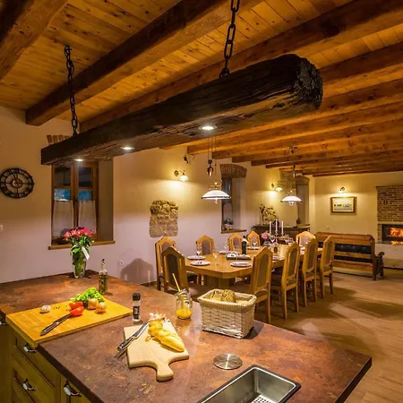 Dumina Nyaraló Zára