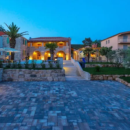 Nyaraló Dumina Zára